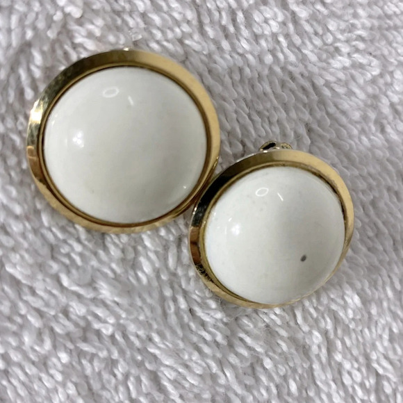 Vintage Cream Circles W Gold Tone Border Clip On Earrings - Picture 1 of 6